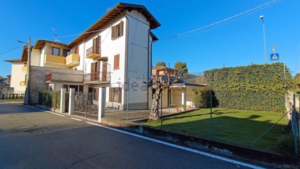 casa indipendente in vendita ad Oleggio Castello