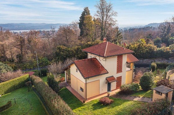casa indipendente in vendita ad Oleggio Castello in zona Campora