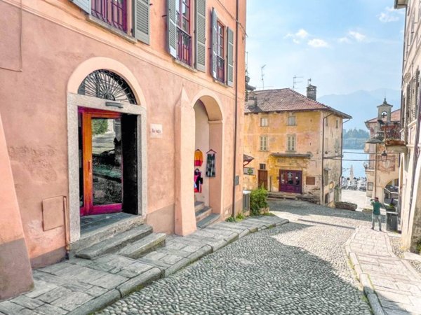 negozio in vendita ad Orta San Giulio