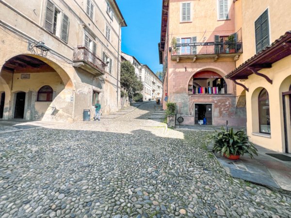negozio in vendita ad Orta San Giulio