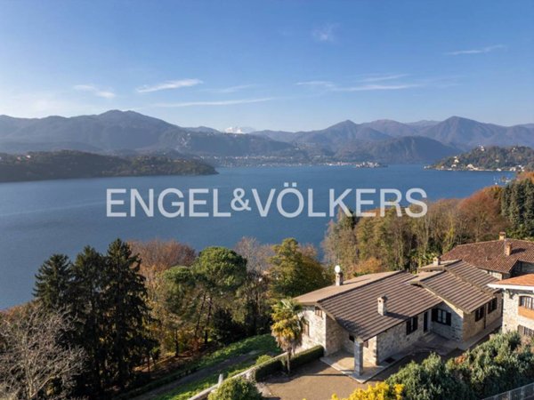 casa indipendente in vendita ad Orta San Giulio in zona Corconio