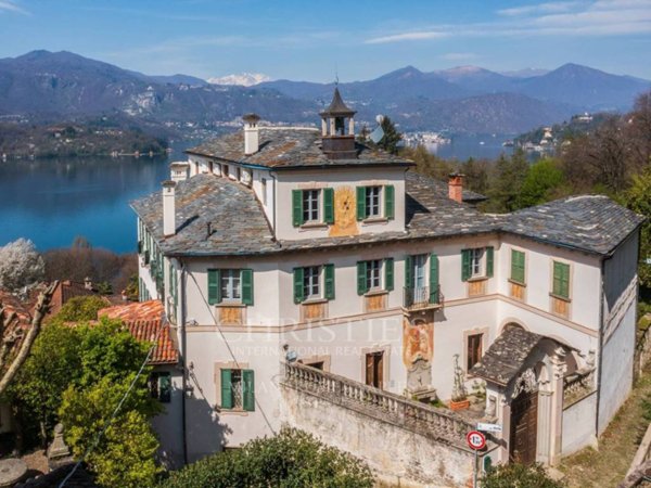 villa in vendita ad Orta San Giulio in zona Corconio