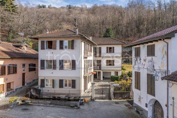 casa indipendente in vendita ad Orta San Giulio in zona Legro
