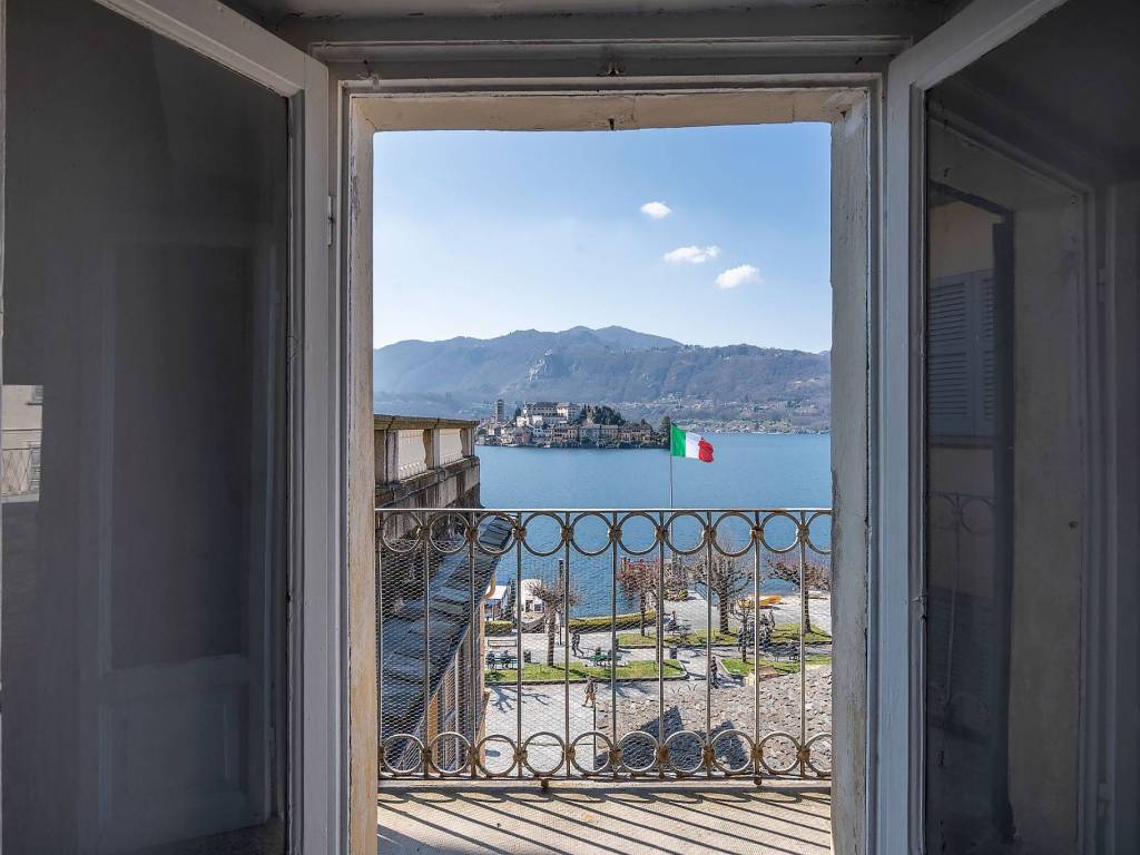 appartamento in vendita ad Orta San Giulio