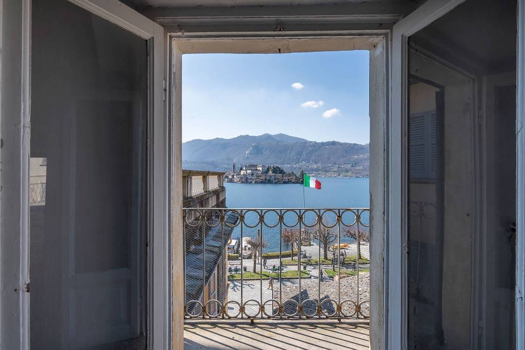 appartamento in vendita ad Orta San Giulio