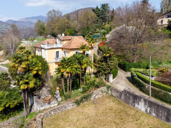 casa indipendente in vendita ad Orta San Giulio