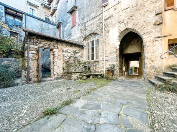casa indipendente in vendita ad Orta San Giulio