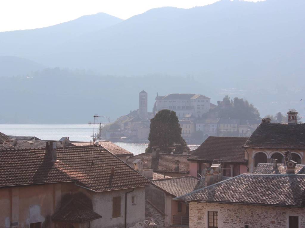 appartamento in vendita ad Orta San Giulio