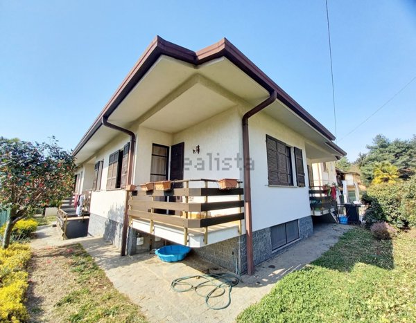 casa indipendente in vendita ad Orta San Giulio in zona Legro
