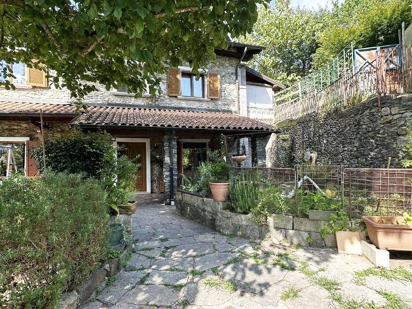casa indipendente in vendita ad Orta San Giulio