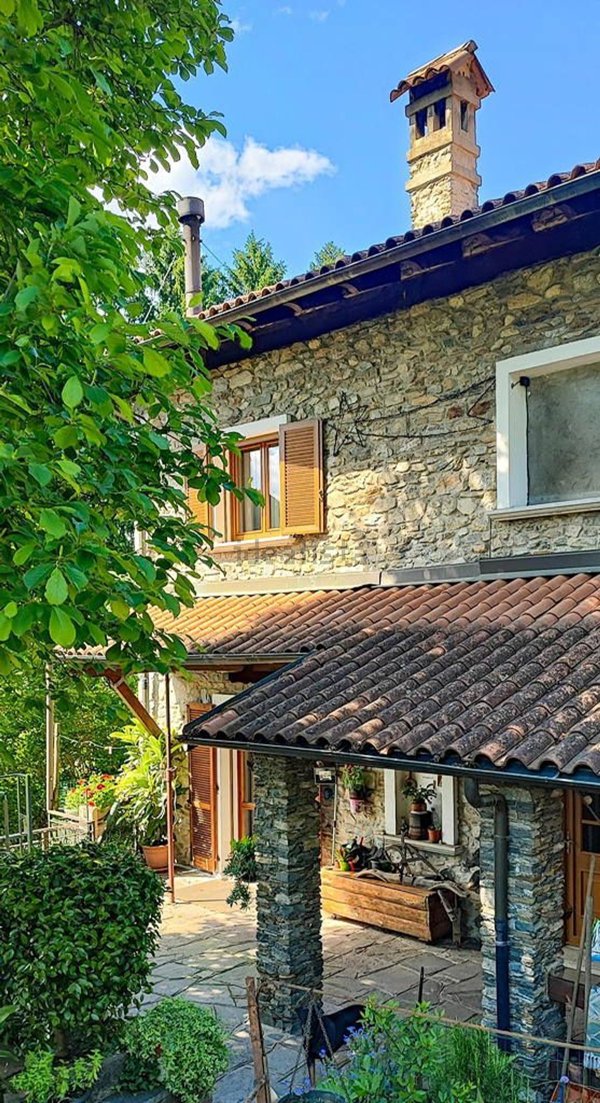 casa indipendente in vendita ad Orta San Giulio