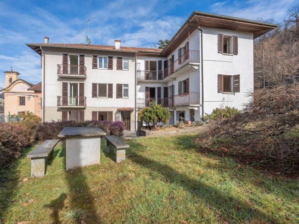 casa indipendente in vendita ad Orta San Giulio in zona Legro