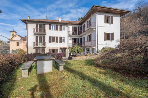 casa indipendente in vendita ad Orta San Giulio in zona Legro
