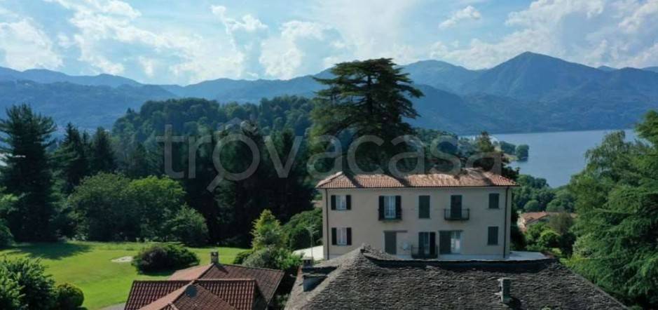 ufficio in vendita ad Orta San Giulio in zona Legro