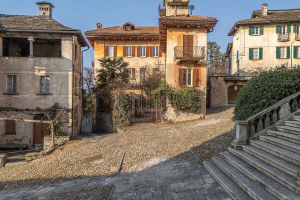 casa indipendente in vendita ad Orta San Giulio