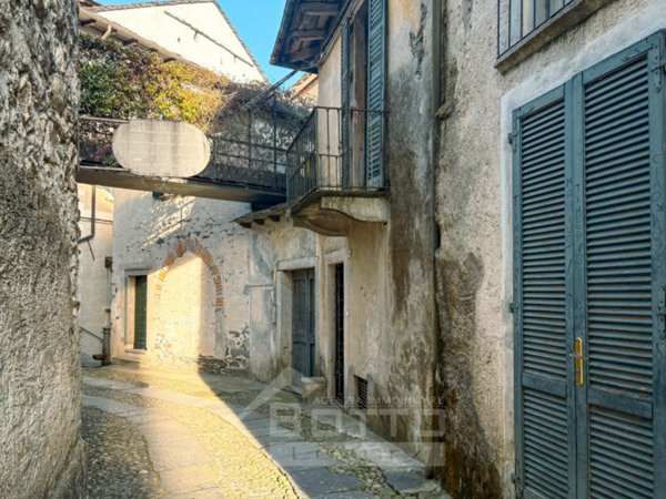 casa semindipendente in vendita ad Orta San Giulio