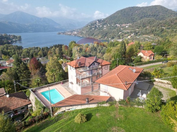 casa indipendente in vendita ad Orta San Giulio