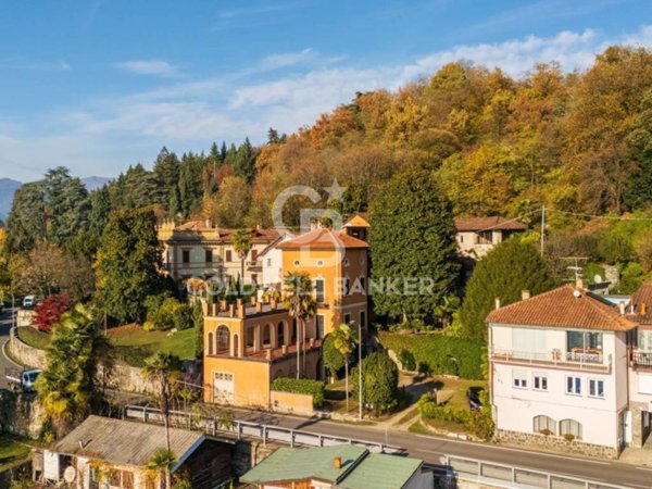 casa indipendente in vendita ad Orta San Giulio in zona Imolo