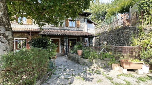 casa indipendente in vendita ad Orta San Giulio