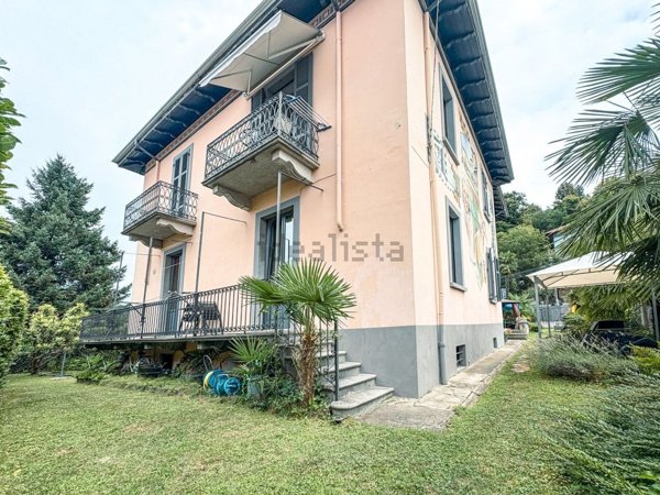casa indipendente in vendita ad Orta San Giulio in zona Legro