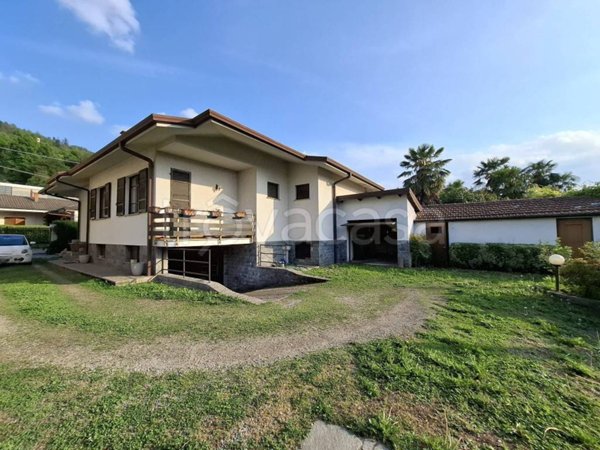 casa indipendente in vendita ad Orta San Giulio in zona Legro