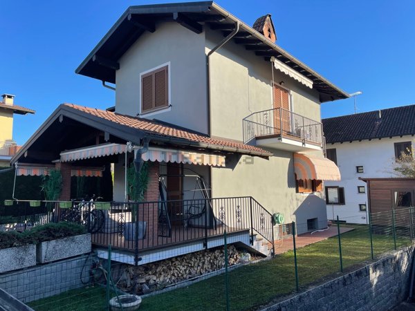 casa indipendente in vendita a Paruzzaro