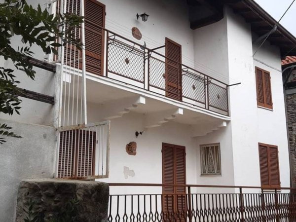 casa indipendente in vendita a Paruzzaro