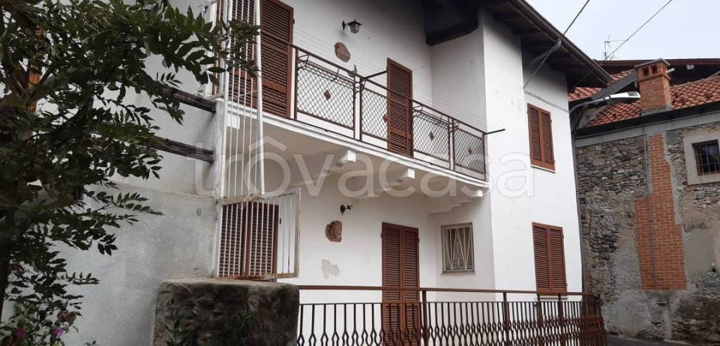 casa indipendente in vendita a Paruzzaro