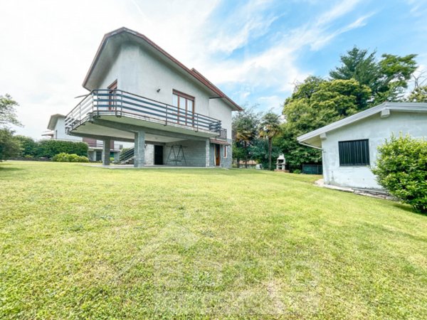 casa indipendente in vendita a Paruzzaro