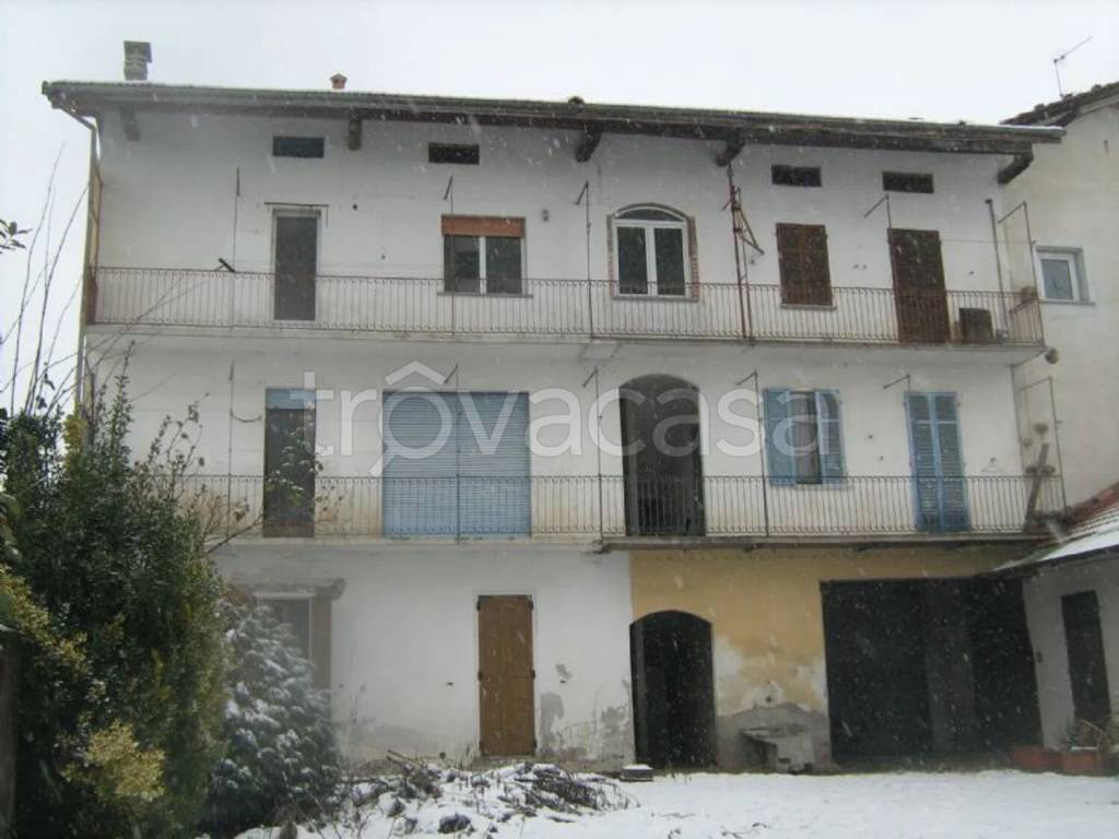 casa indipendente in vendita a Paruzzaro