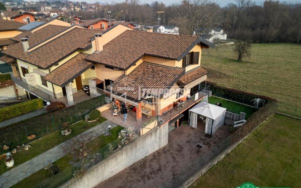 casa indipendente in vendita a Paruzzaro