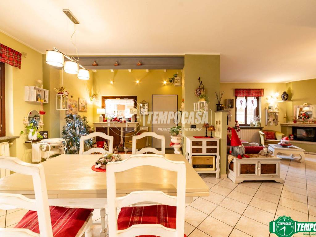 casa indipendente in vendita a Paruzzaro