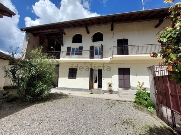 casa indipendente in vendita a Paruzzaro