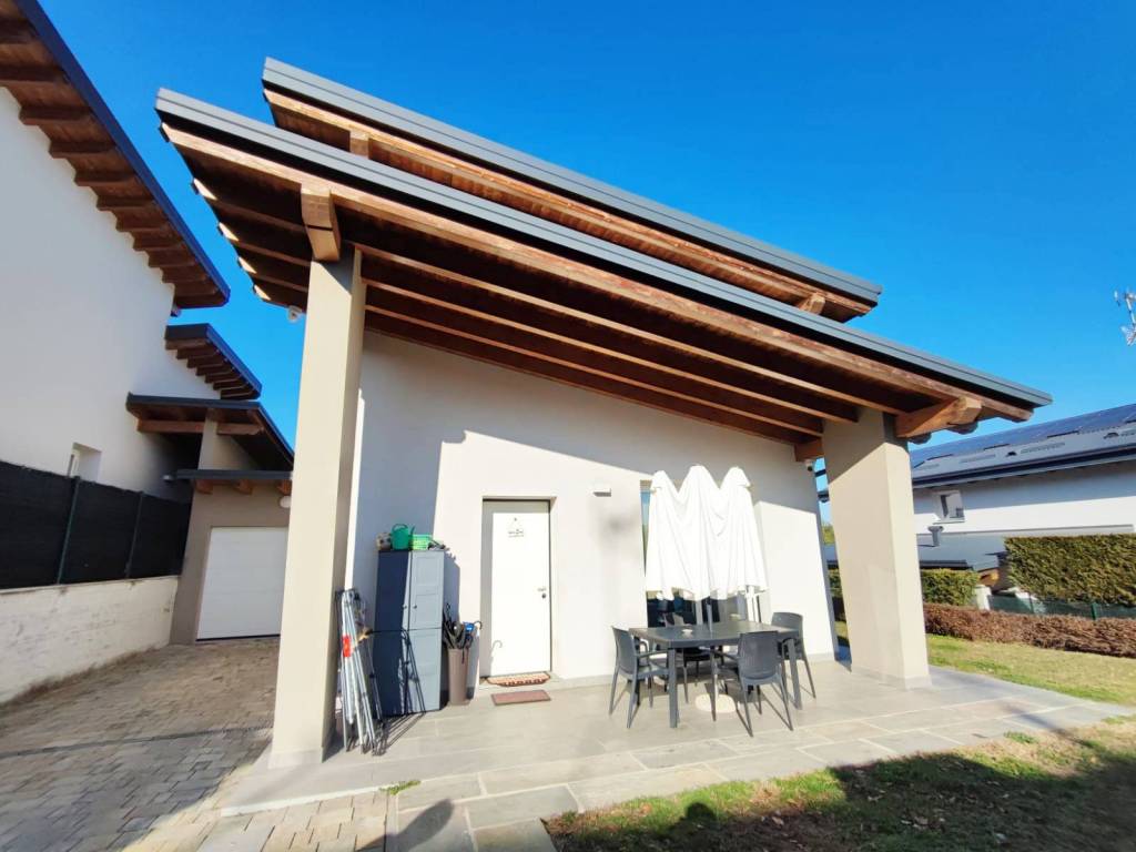casa indipendente in vendita a Paruzzaro
