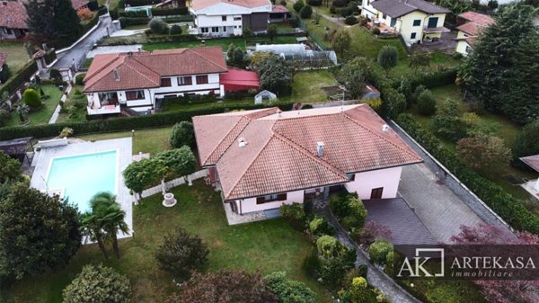 casa indipendente in vendita a Paruzzaro