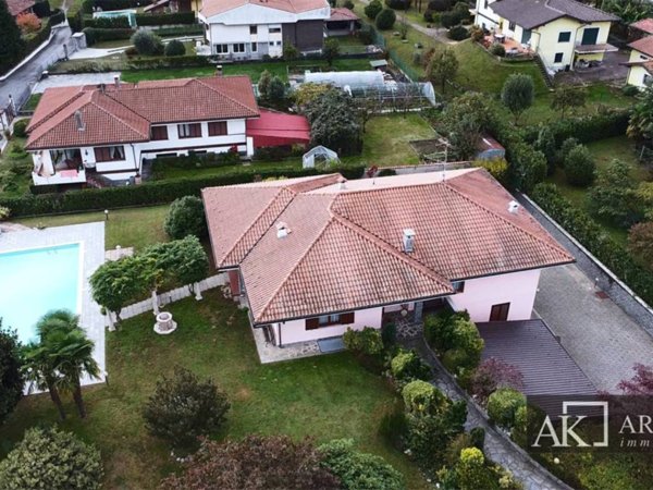 casa indipendente in vendita a Paruzzaro
