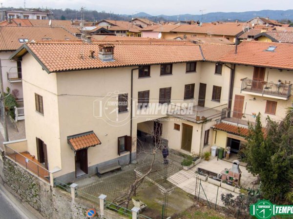 casa indipendente in vendita a Paruzzaro