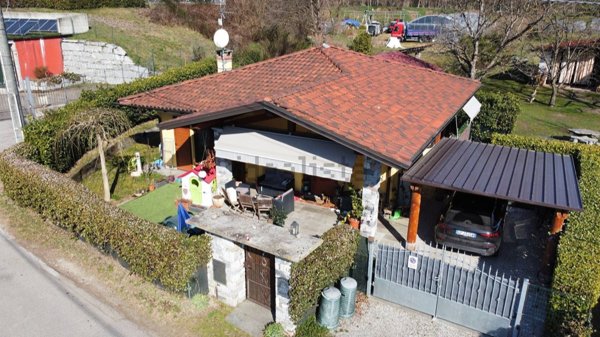 casa indipendente in vendita a Paruzzaro