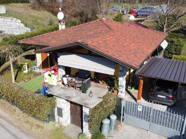casa indipendente in vendita a Paruzzaro