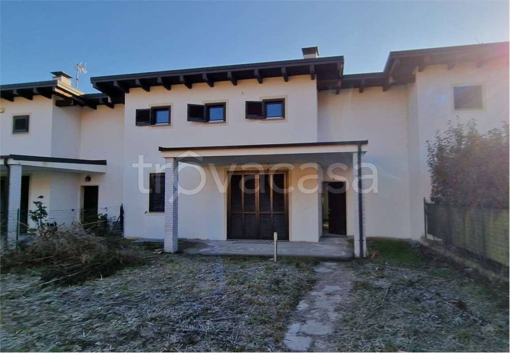 casa indipendente in vendita a Paruzzaro