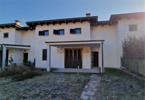 casa indipendente in vendita a Paruzzaro