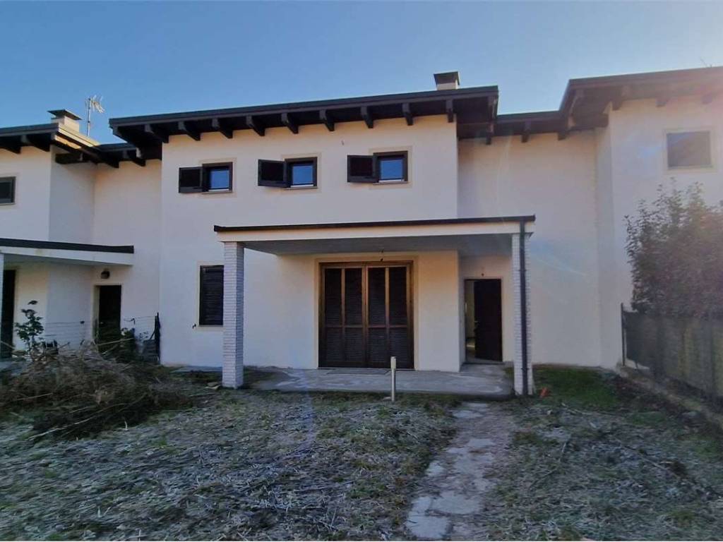 casa indipendente in vendita a Paruzzaro