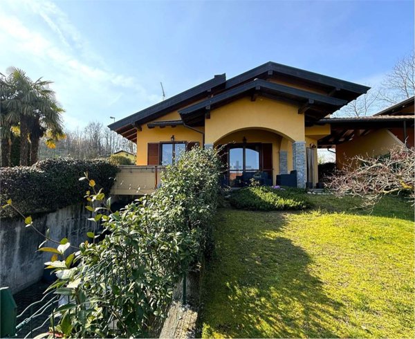 casa indipendente in vendita a Paruzzaro