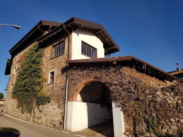 casa indipendente in vendita a Paruzzaro