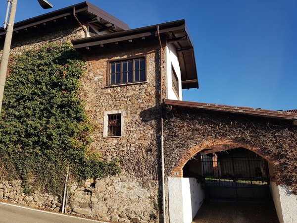casa indipendente in vendita a Paruzzaro