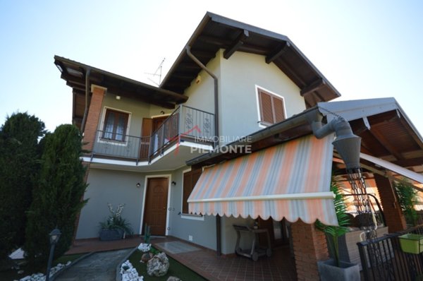 casa indipendente in vendita a Paruzzaro