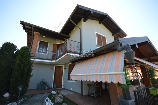 casa indipendente in vendita a Paruzzaro