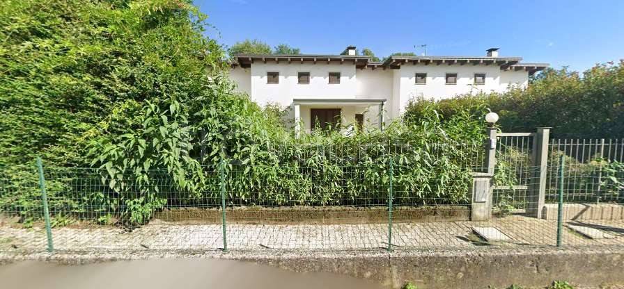 casa indipendente in vendita a Paruzzaro