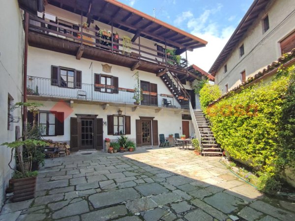 casa indipendente in vendita a Paruzzaro