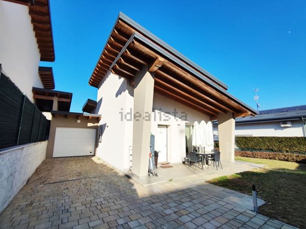 casa indipendente in vendita a Paruzzaro